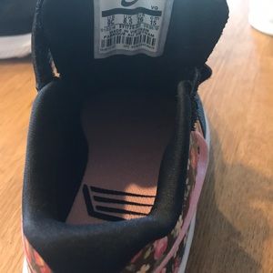 Nike Shoes - Nike shoes Nike Shoes - Nike shoes